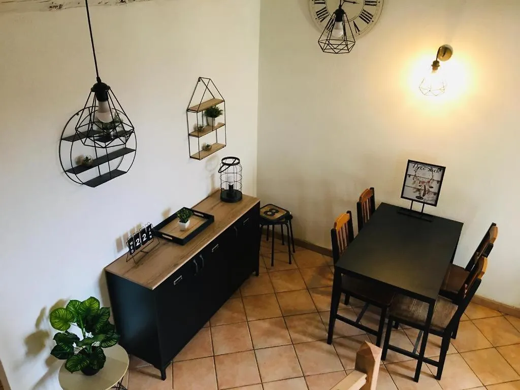 La Calade Apartment La Tour-d'Aigues France